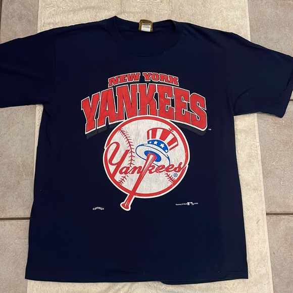 SOLD New York Yankees shirt - Picture 3 of 9